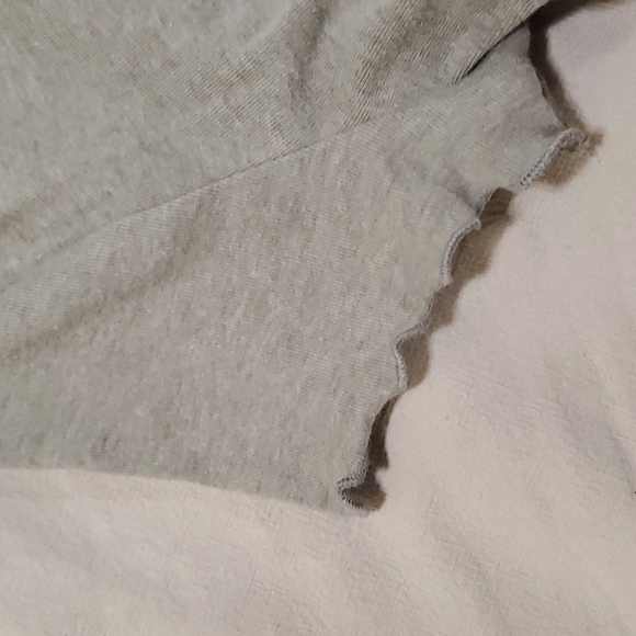 ✨️2FOR10✨️Cute t-shirt - Picture 2 of 3